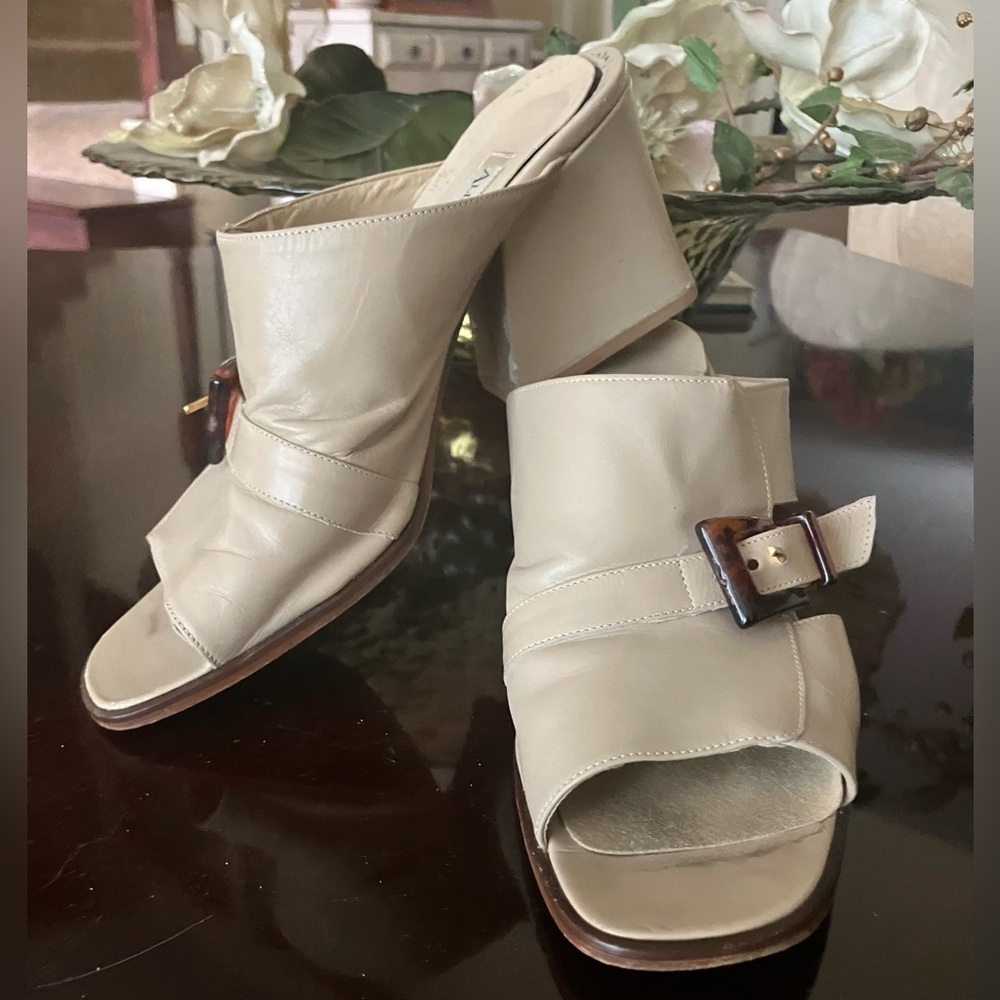Elegant Italian leather Cream Mules with Buckle Detail